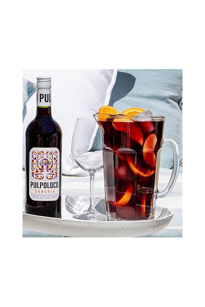 pulpoloco_red__white_sangria_bottles_on_terrace-1_933917851